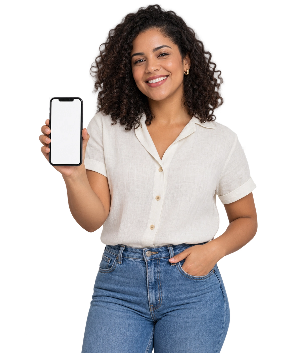 Lojista sorrindo e mostrando o catálogo da loja no celular